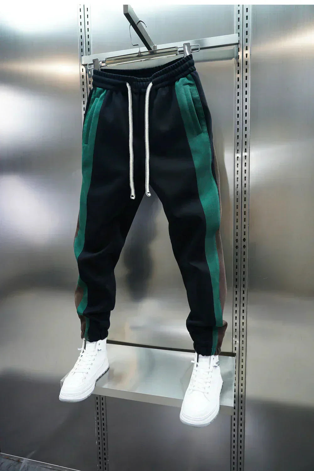 Broek met Spanningen en Contrasterende Strepen