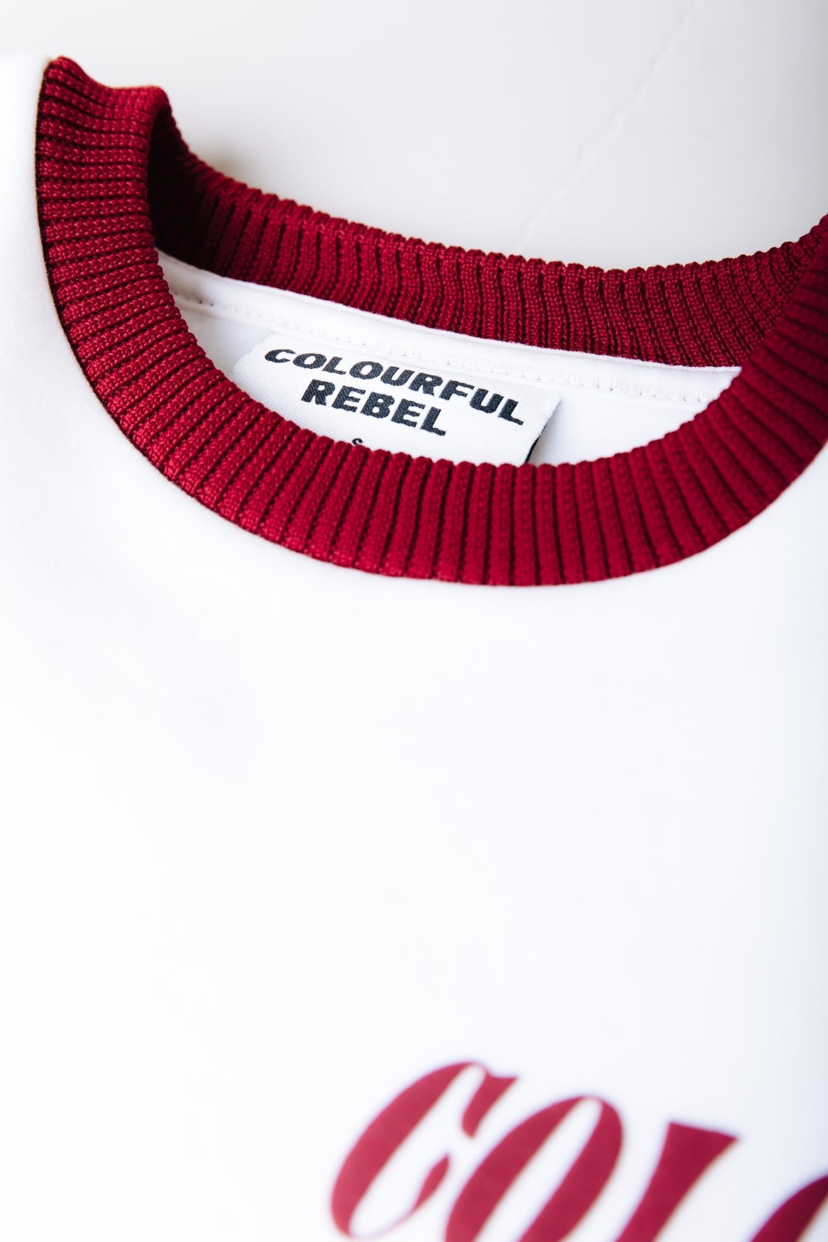 Contrast Rib Sweater met Logo – Ivoor met Bordeaux