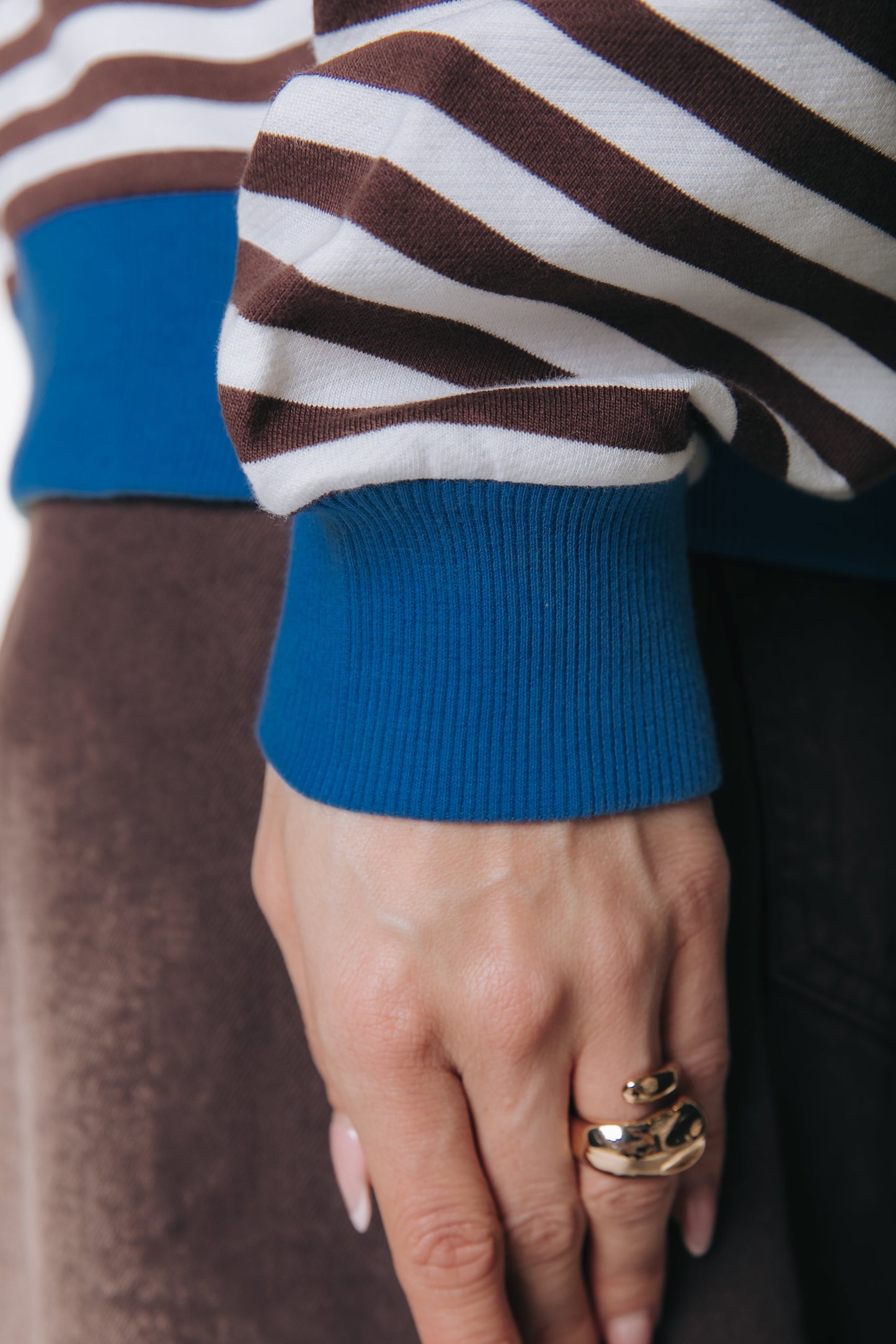 Gestreepte Sweater met Verlaagde Schouder – Kobaltblauw